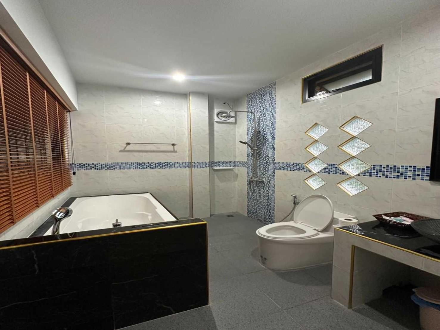 Capital O 75518 Baan Rose Resort Ao Luk Dış mekan fotoğraf