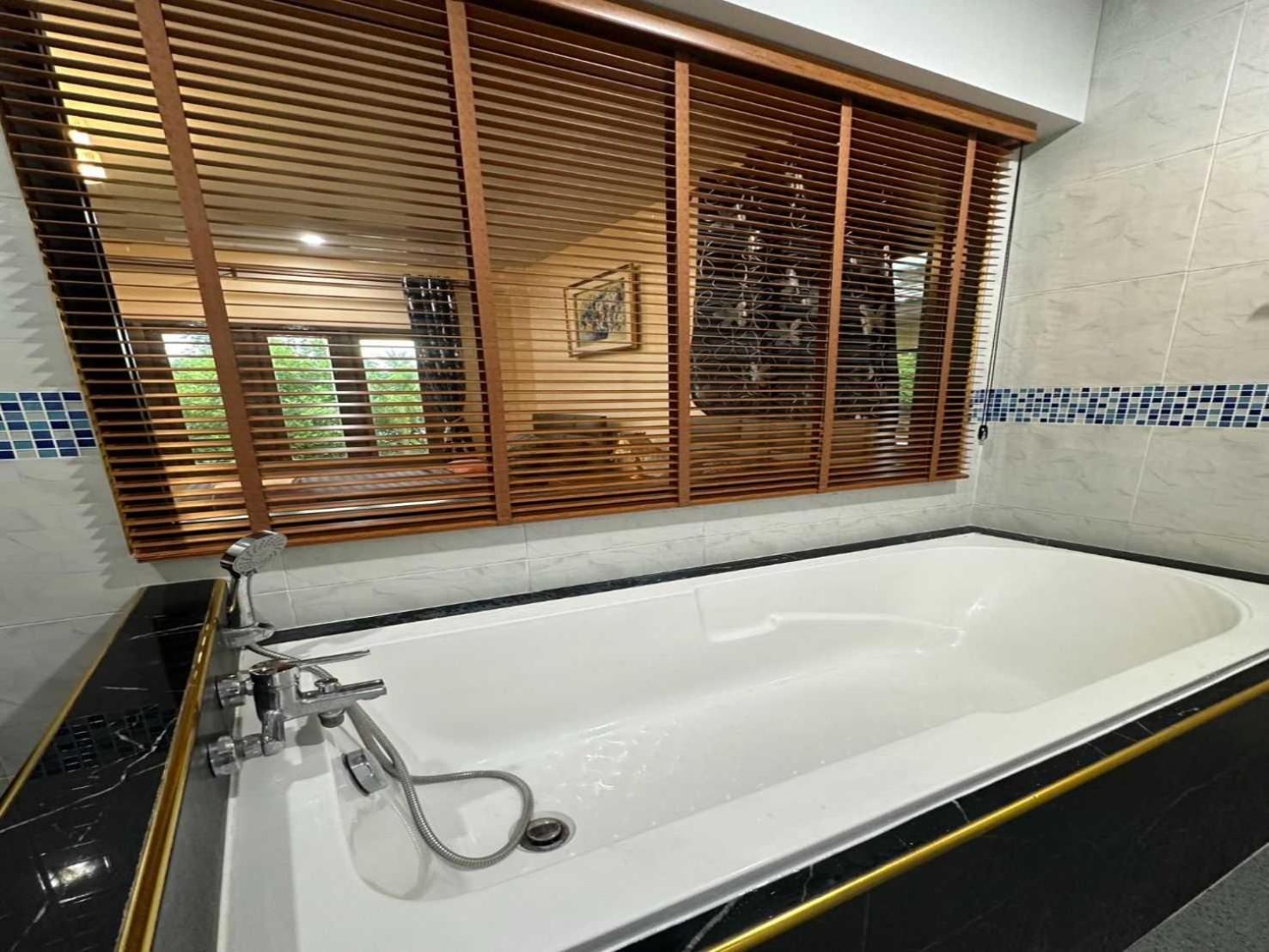 Capital O 75518 Baan Rose Resort Ao Luk Dış mekan fotoğraf