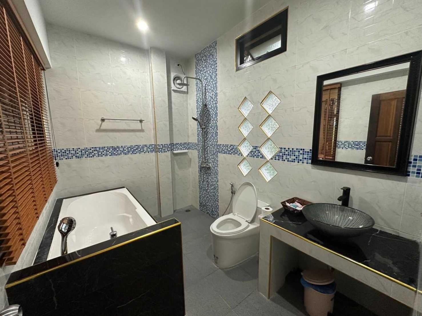 Capital O 75518 Baan Rose Resort Ao Luk Dış mekan fotoğraf
