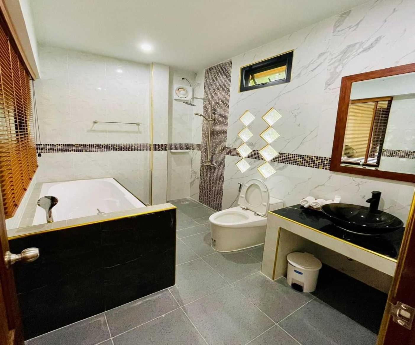 Capital O 75518 Baan Rose Resort Ao Luk Dış mekan fotoğraf