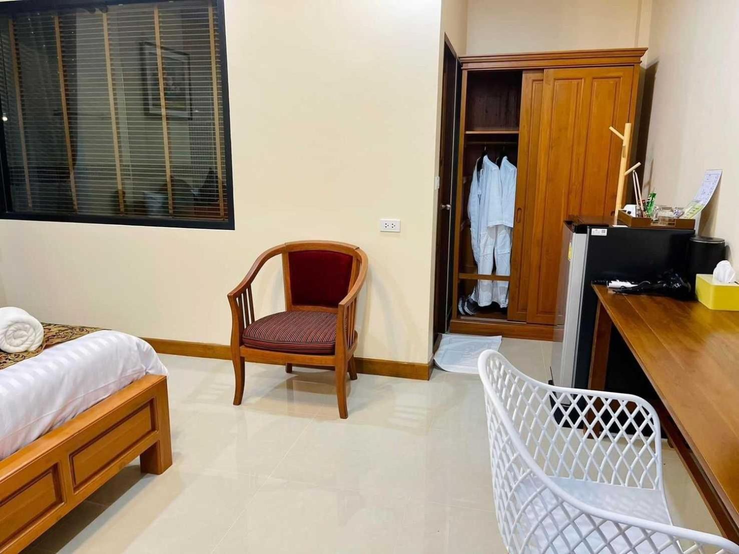 Capital O 75518 Baan Rose Resort Ao Luk Dış mekan fotoğraf