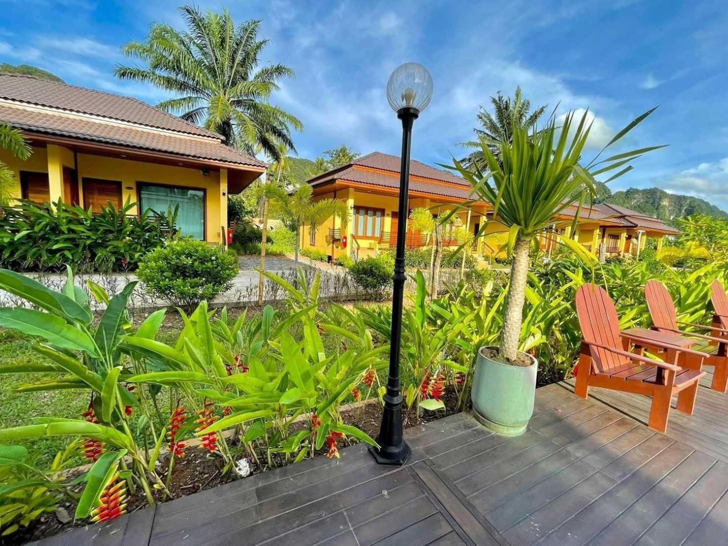 Capital O 75518 Baan Rose Resort Ao Luk Dış mekan fotoğraf