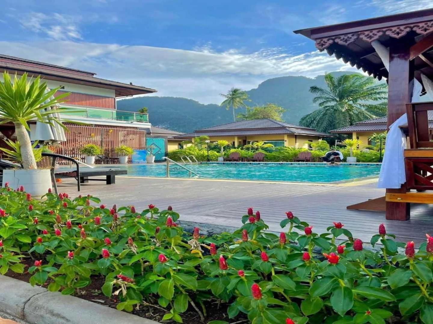 Capital O 75518 Baan Rose Resort Ao Luk Dış mekan fotoğraf
