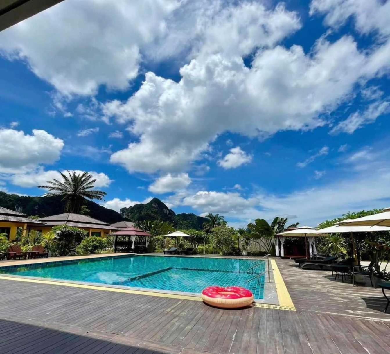 Capital O 75518 Baan Rose Resort Ao Luk Dış mekan fotoğraf